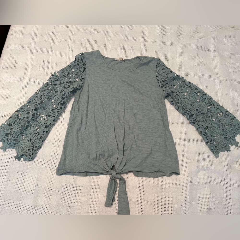 Entro crochet sleeve top with tie detail
